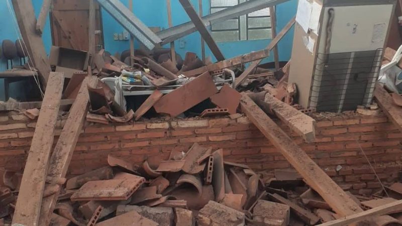 Se derrumba techo y parte de la pared de puesto de Salud de Yaguarón