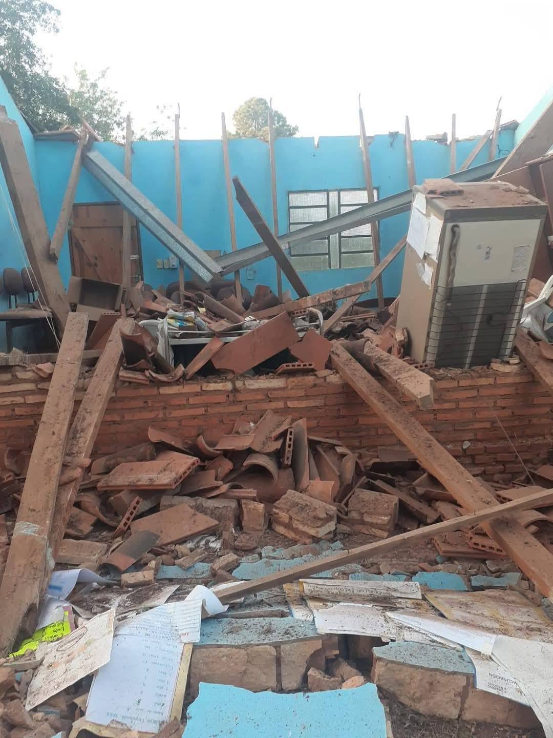 Se derrumba techo y parte de la pared de puesto de Salud de Yaguarón