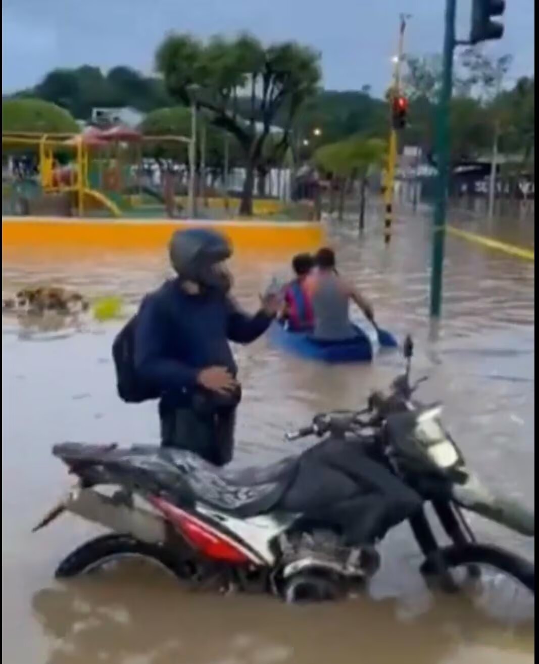 Declaran estado de emergencia en provincia de Ecuador tras temporal que deja 4 víctimas