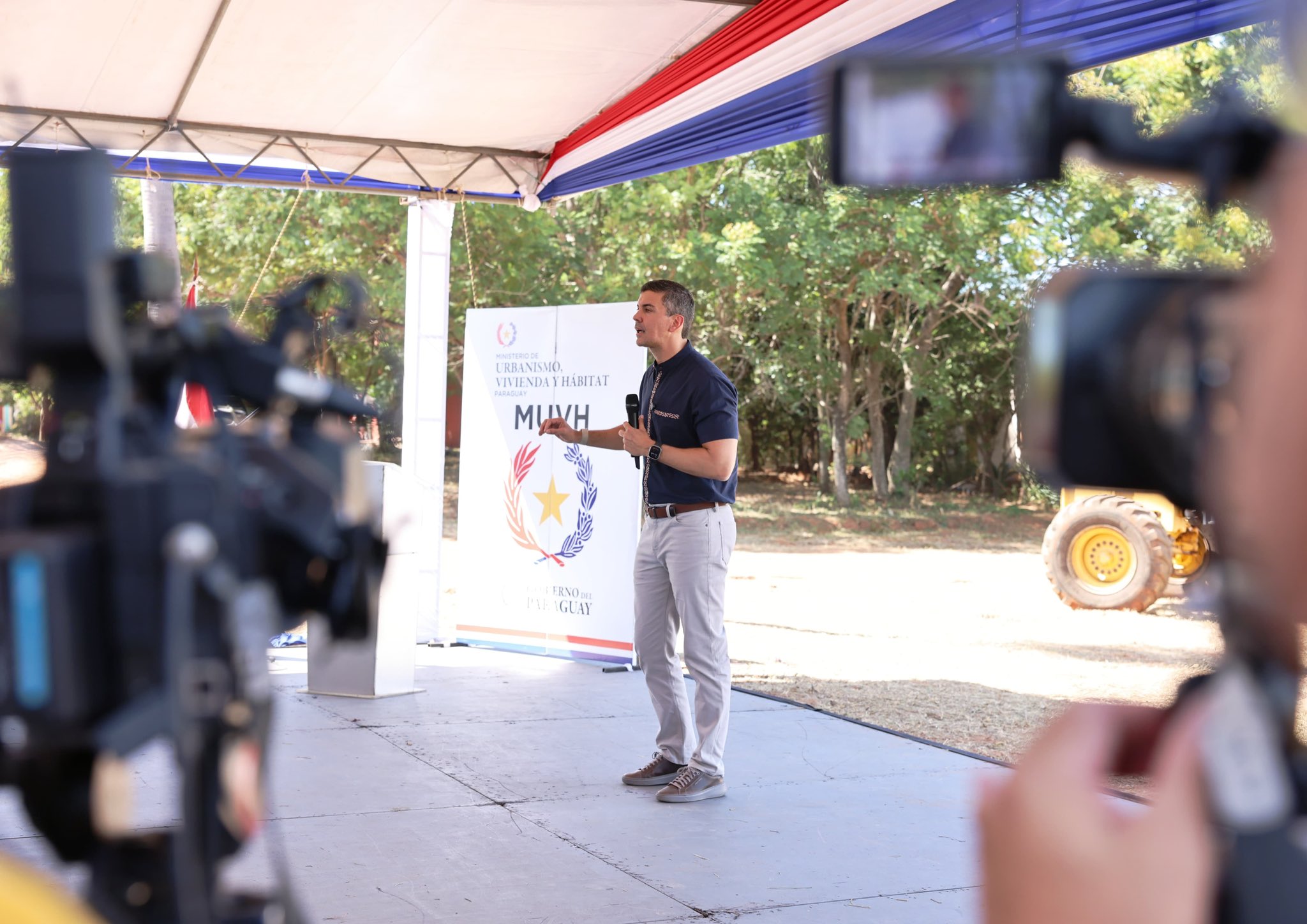 Peña vuelve a cargar contra la prensa y la compara con una cigarra