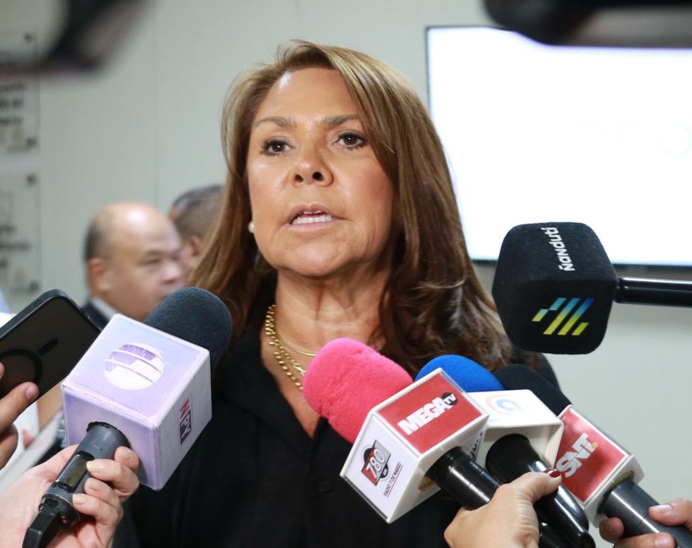 ¿Policía con orden de reprimir?: Senadora advierte que uniformados podrían manchar manifestación del 26M