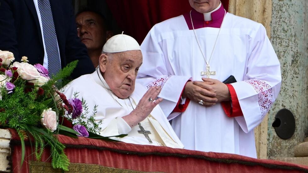 Conmovido pero firme, el Papa Francisco alza su voz por la paz desde el Vaticano
