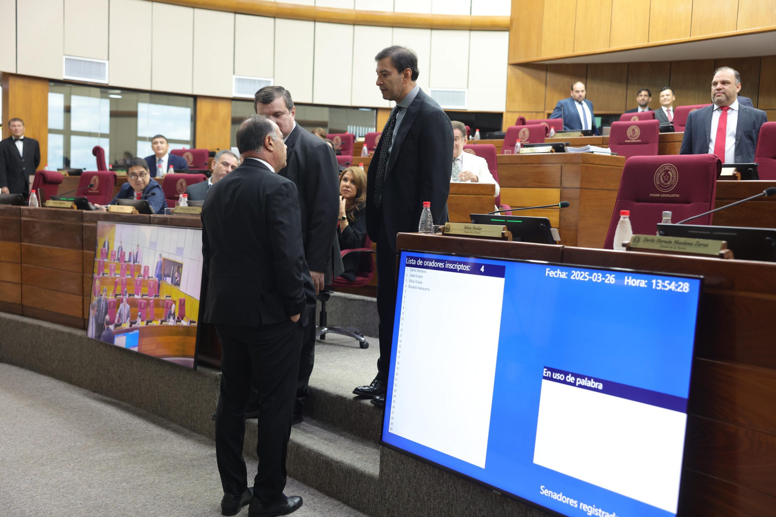 Choque de senadores por la ANR: Ovelar quiere enfrentar a Afara por la presidencia