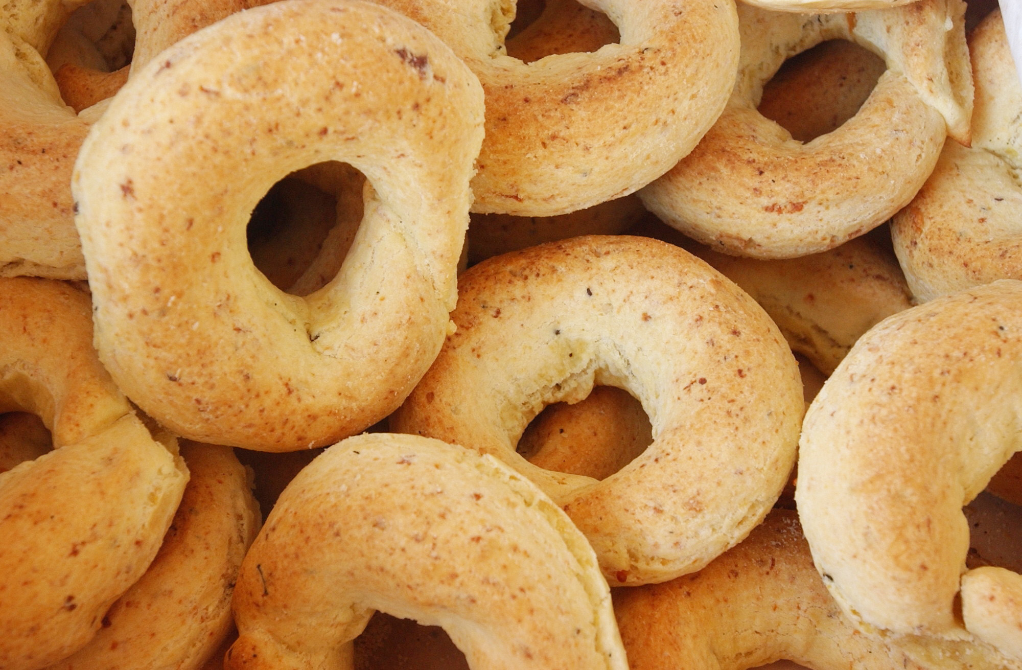 Historiador exige al Gobierno a patentar la chipa como tesoro cultural paraguayo ante avance de Argentina