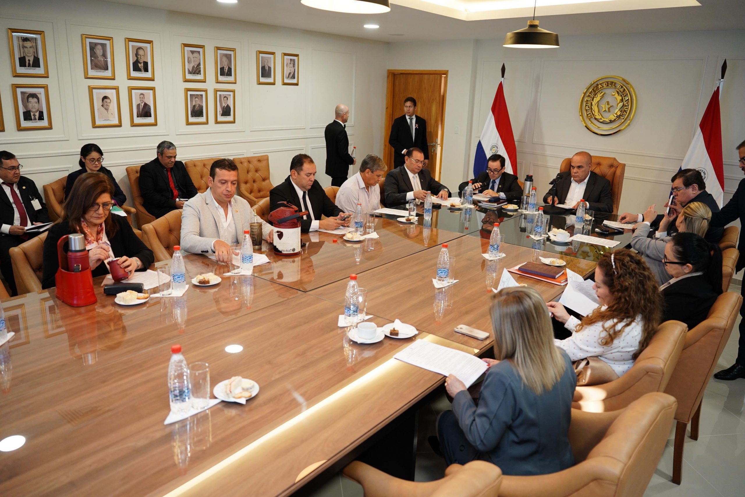 Senadores arman “comisión express” para investigar la escandalosa mafia de pagarés