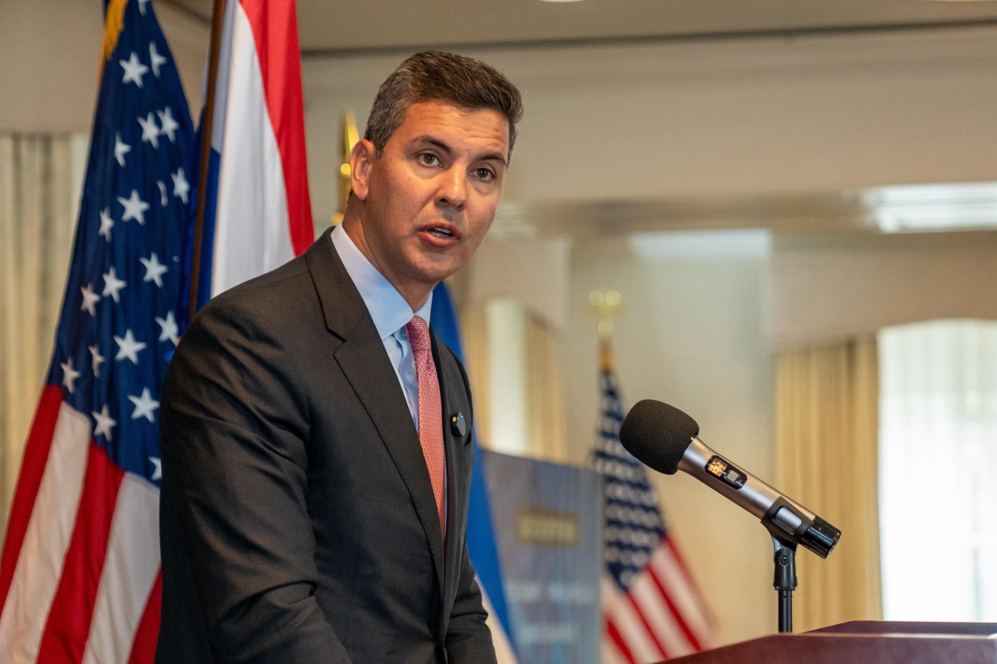 «Mala elección» del Presidente: Critican a Peña por ausentarse del funeral del Papa y priorizar viaje a EE.UU.