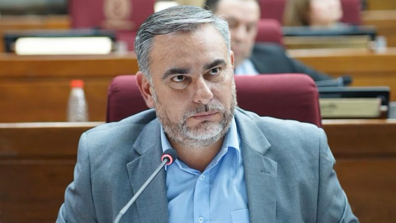 Senador liberal critica anticipada carrera presidencial en la oposición: «La ciudadanía espera soluciones reales»