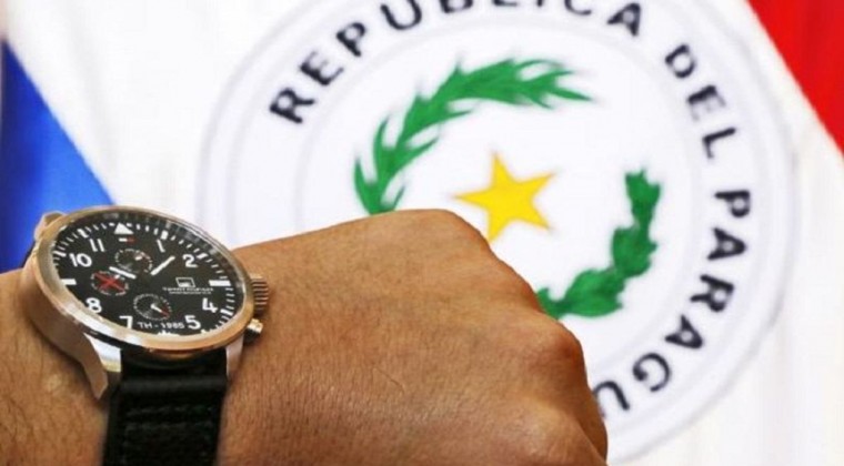 Senadora pide volver al horario de invierno: «Este huso horario es insostenible»