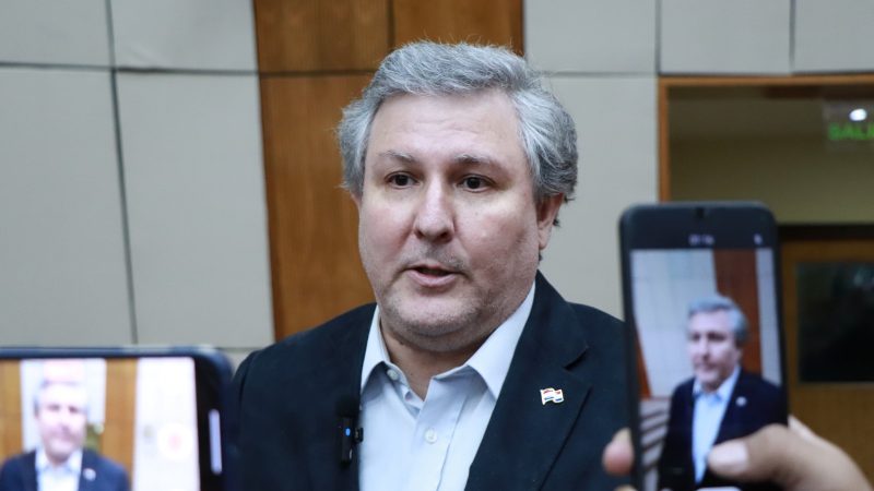 Registro de víctimas de pagarés arroja cifras alarmantes, según senador Filizzola