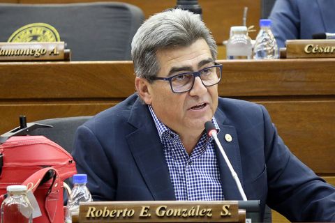 Diputado Roberto González acusa a Santiago Peña y plantea juicio político por mal desempeño