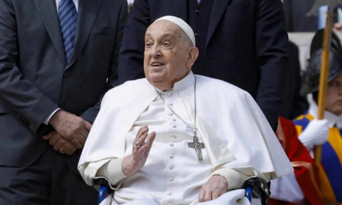 Papa Francisco apareció en misa de Domingo de Ramos: Pide «tender la mano al que ya no puede más»