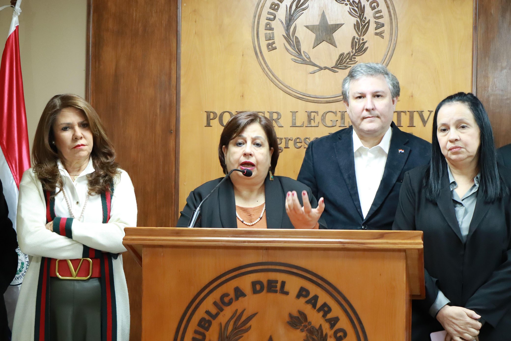 Cartismo huyó del debate para deja sin control fondos de Itaipú: Opositores acusan censura desde el oficialismo