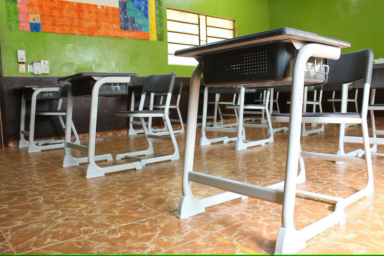 “Los pupitres chinos no van a quedar en el olvido”: Senado exige al MEC rendir cuentas por licitaciones que dejaron fuera a la industria nacional