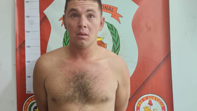 Choca dos columnas de la ANDE con camioneta ajena y huye desnudo sobre avenida España