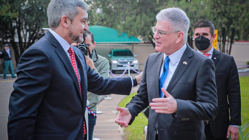 Cartismo continúa quejas por alianza entre Abdo y Ostfield y culpa a EE.UU. por fuga de inversiones