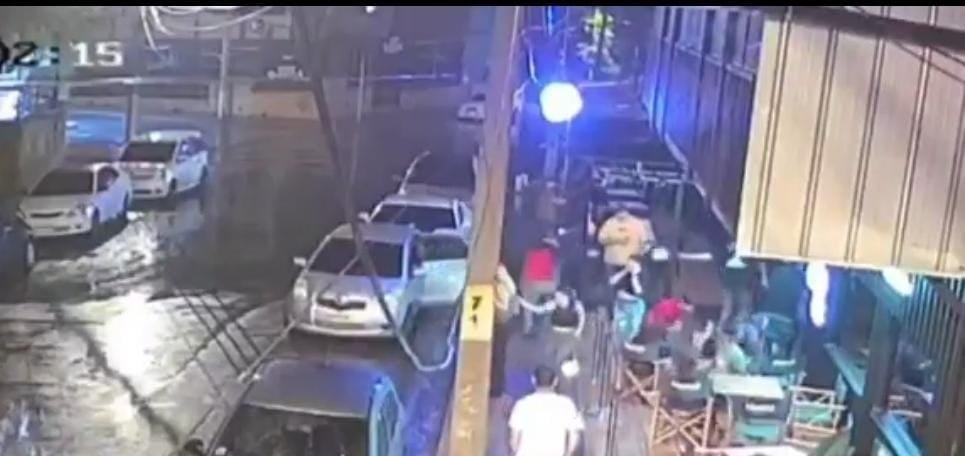 ¡De terror! Cuatro heridos tras balacera entre presuntos microtraficantes frente a un local en San Lorenzo