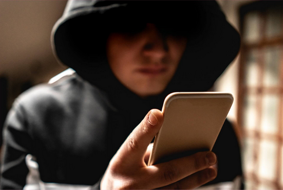 Amenazas en redes a colegios: Experto pide acciones del Estado y control de los padres en la casa