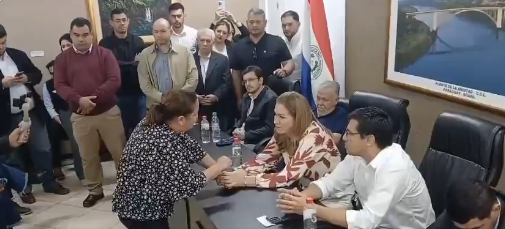 Le «cantaron» unas cuantas verdades a la ministra de Salud durante su visita en el Este del país