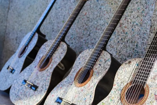 De Luque a Nueva Zelanda: Tienda paraguaya exporta por primera vez una eco guitarra
