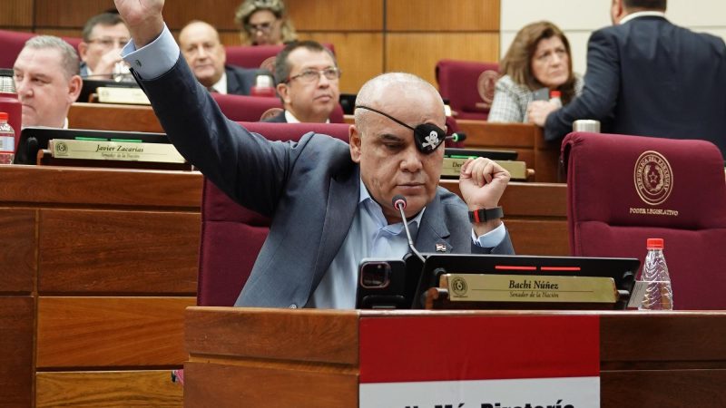 Defendió al presidente: «Bachi» Núñez acusó «piratería» por parte de grupo que critica a Peña