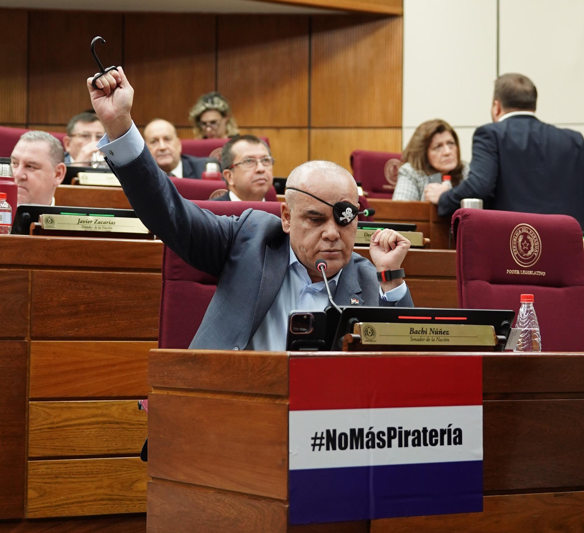 Defendió al presidente: «Bachi» Núñez acusó «piratería» por parte de grupo que critica a Peña