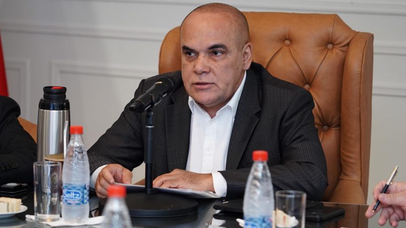 «Bachi» Núñez anuncia proyecto de ley para regular la Inteligencia Artificial en Paraguay