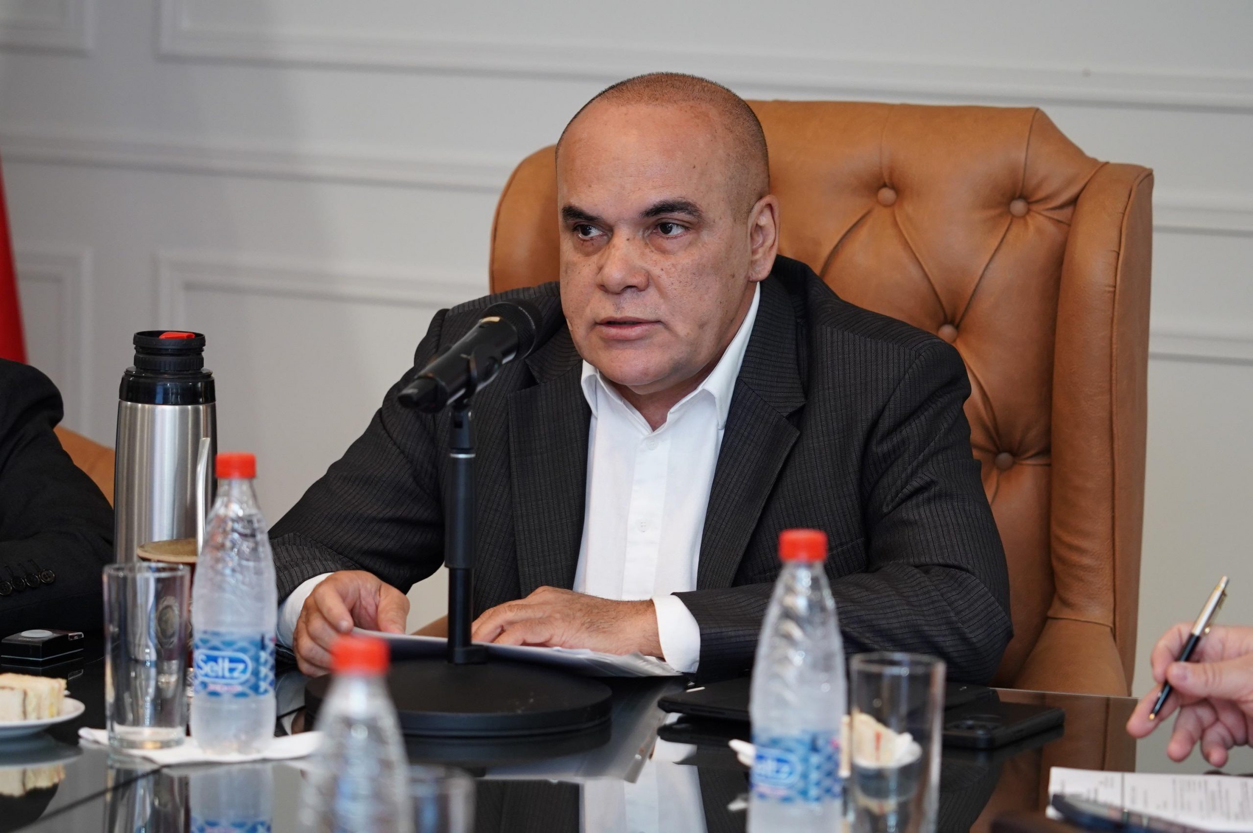 «Bachi» Núñez anuncia proyecto de ley para regular la Inteligencia Artificial en Paraguay