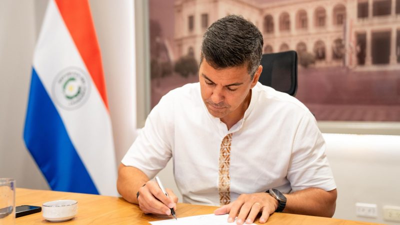 Peña prohíbe aumentos salariales y festejos: Gobierno aprieta el cinturón de cara al 2026