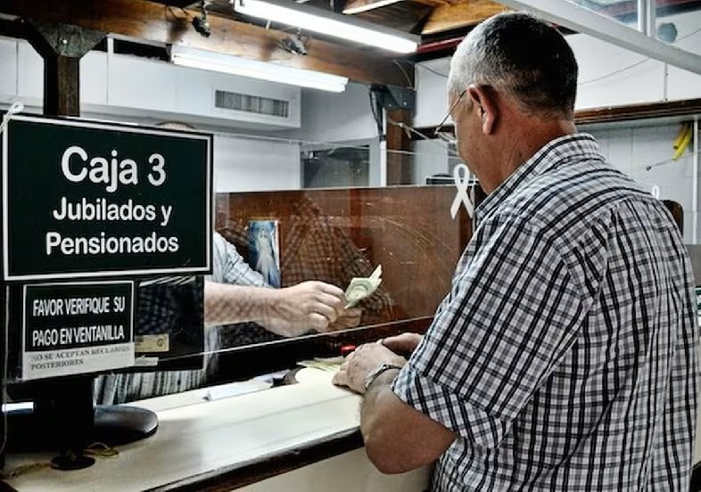 IPS defiende su alianza con banco cercano a Peña para validar prueba de vida de jubilados