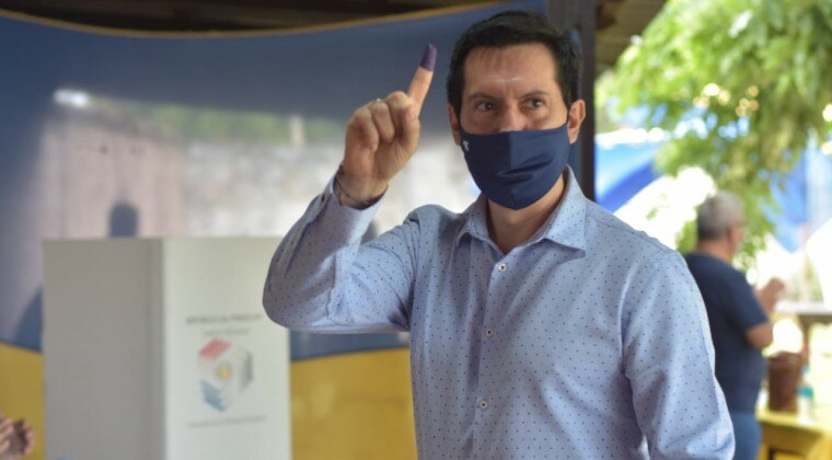 ¡Arde la República! Atacan domicilio del presidente de Luqueño