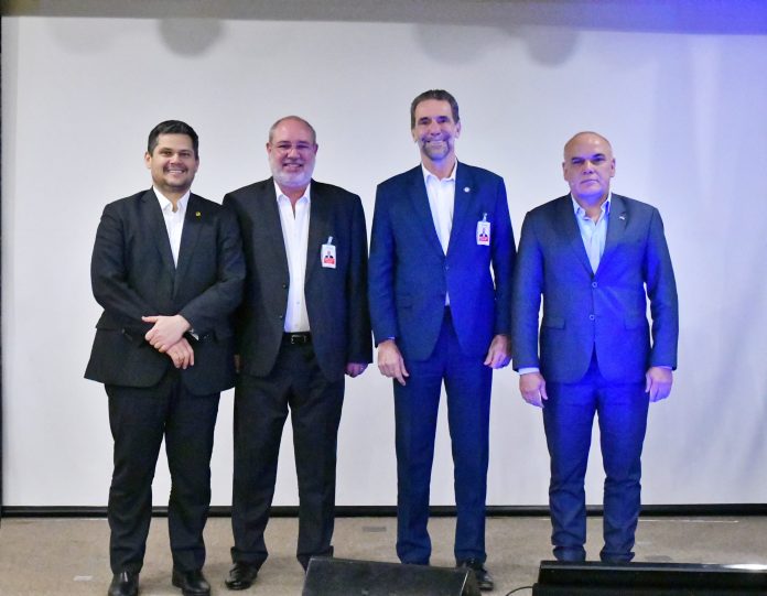 Presidentes del Congreso de Paraguay y de Brasil conversaron sobre Itaipú con directores generales