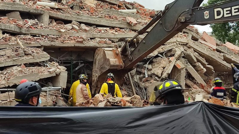 Tras derrumbe fatal, denuncian a autoridades municipales y a responsables de la obra