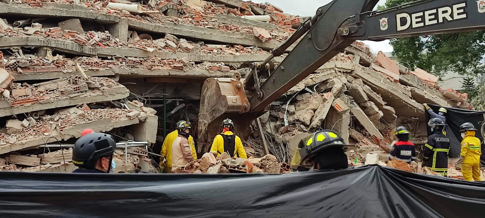 Tras derrumbe fatal, denuncian a autoridades municipales y a responsables de la obra