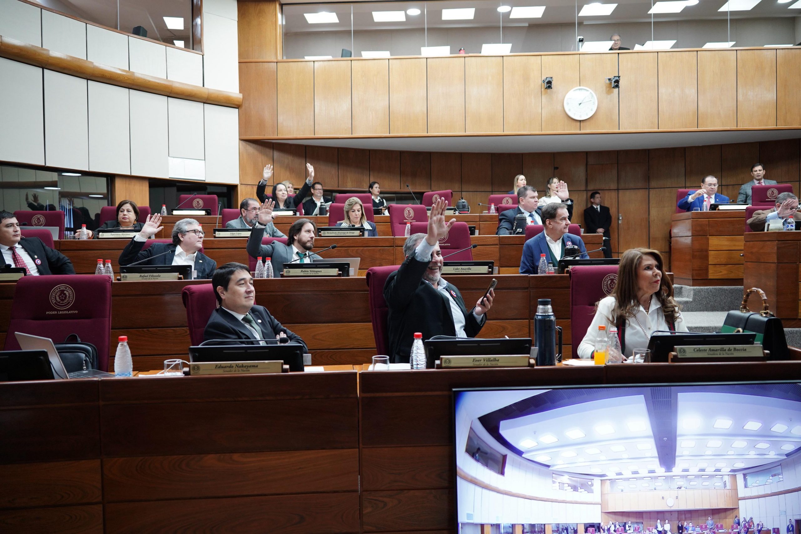 «Últimamente andan muy nerviosos los muchachos»: Velázquez critica caos en el Senado