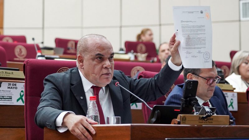 «Bachi» Núñez descubre el nepotismo ajeno y estalló en el Congreso contra Prieto