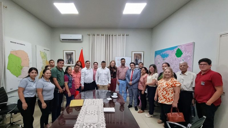 Obras de salud bajo revisión: Intendente Denis Torres gestiona reactivación y mejoras en el Hospital Distrital