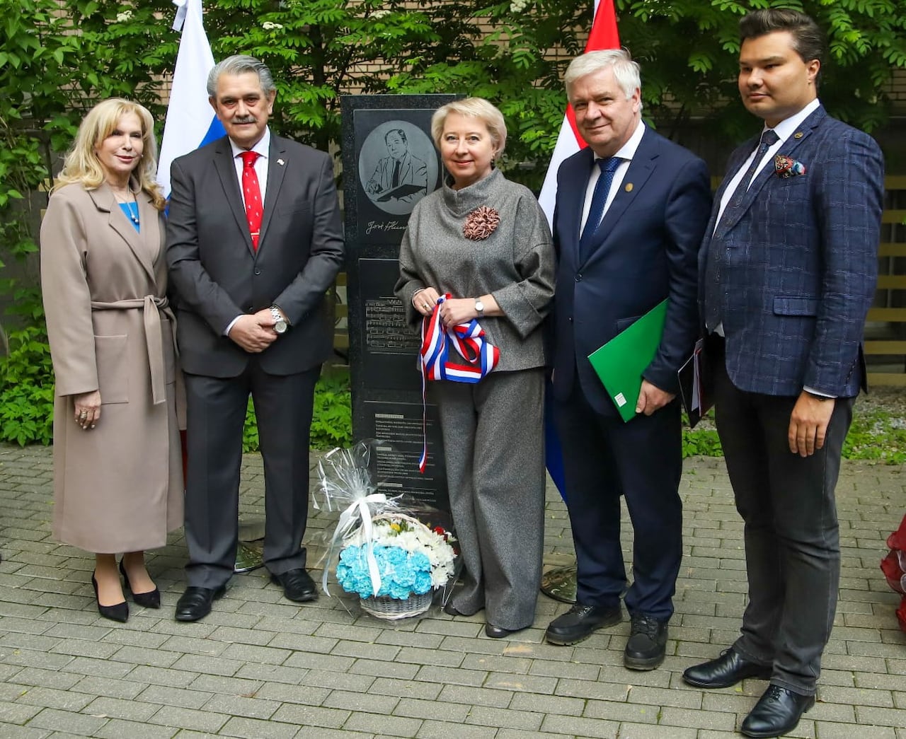 En Moscú, inauguran monolito en honor a José Asunción Flores