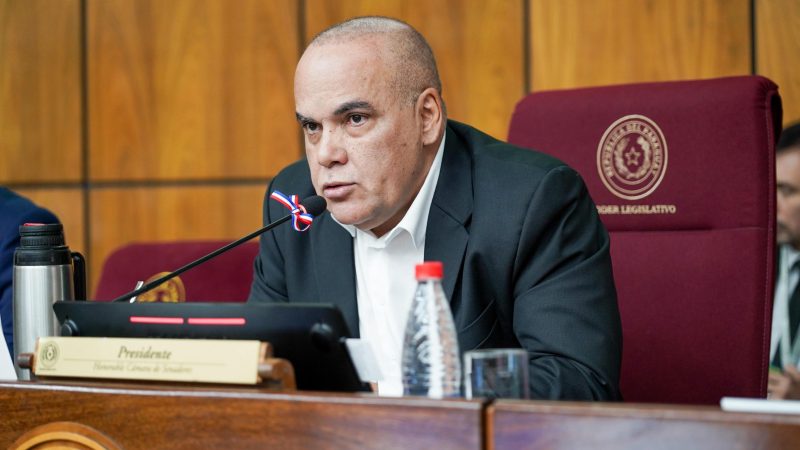 Presidente del Congreso «llama a la cordura» tras escándalo en Diputados