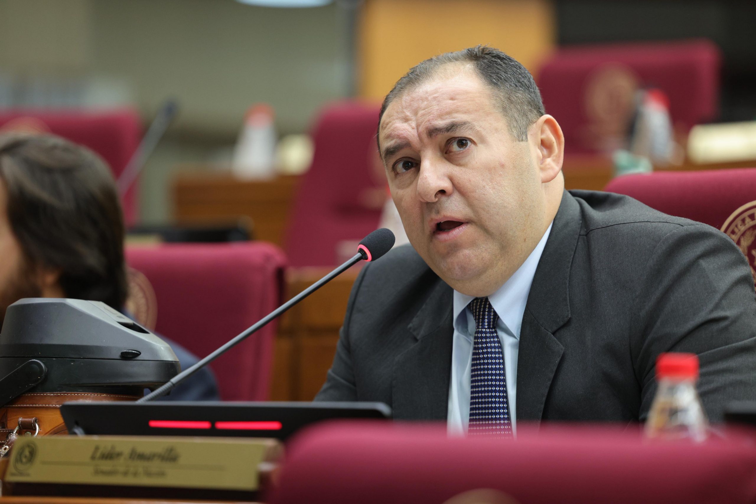 “¿Cómo su socio de tragos le va a juzgar?”: Senador Amarilla pone en duda la imparcialidad del Contralor General por cercanía a la ANR