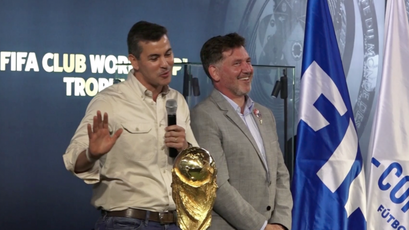 Santiago Peña; un «reclamo» a la FIFA por Olimpia y una broma al «Tigre» Ramírez