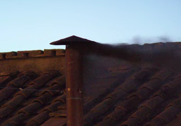 Humo negro en el Vaticano: primera fumata del cónclave sin acuerdo para elegir al nuevo papa