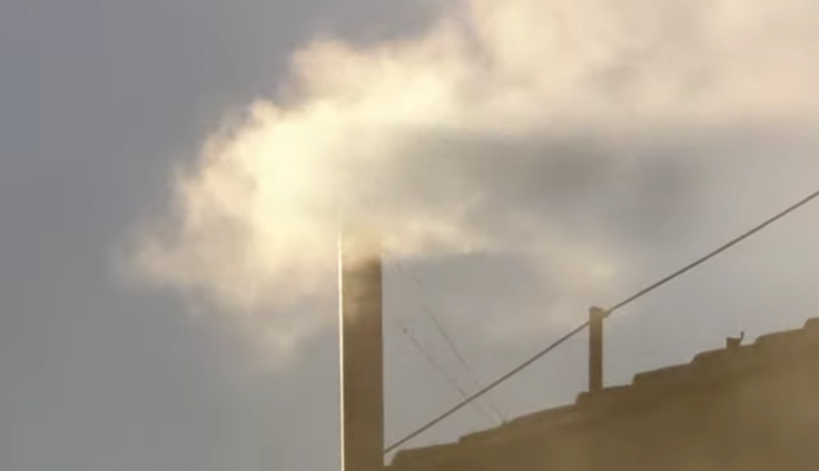 ¡Habemus Papam! Humo blanco en el Vaticano anuncia la elección del nuevo Papa