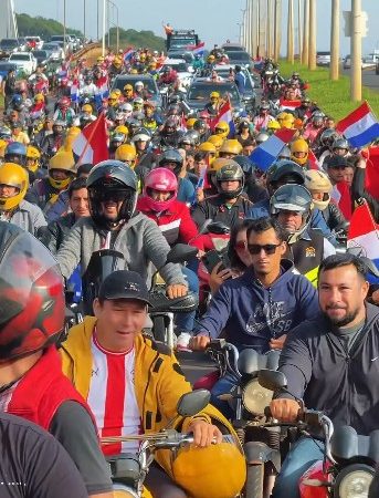 “Este es el pueblo, cansado de que nos atropellen”, afirma Prieto en masiva caravana en defensa de la Municipalidad de CDE