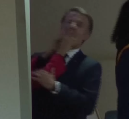 Pelada mundial: Brigitte Macron abofetea al presidente francés al llegar a Vietnam