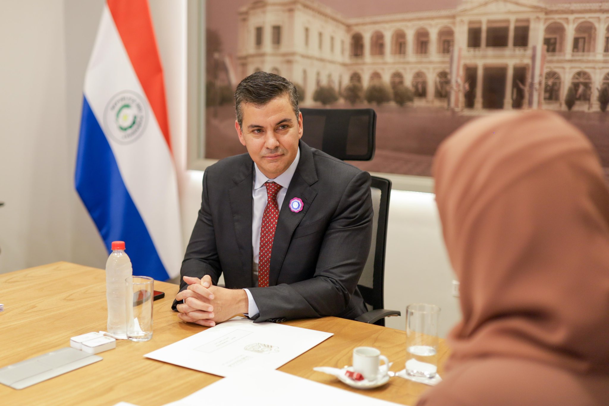 Peña suma otra invitación para el exterior y crece su fama de “presidente mochilero”