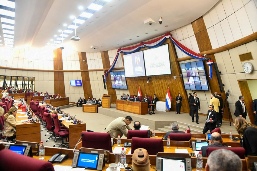 Cartistas abandonan a personas con discapacidad: dejaron el Congreso vacío para frenar pensión básica