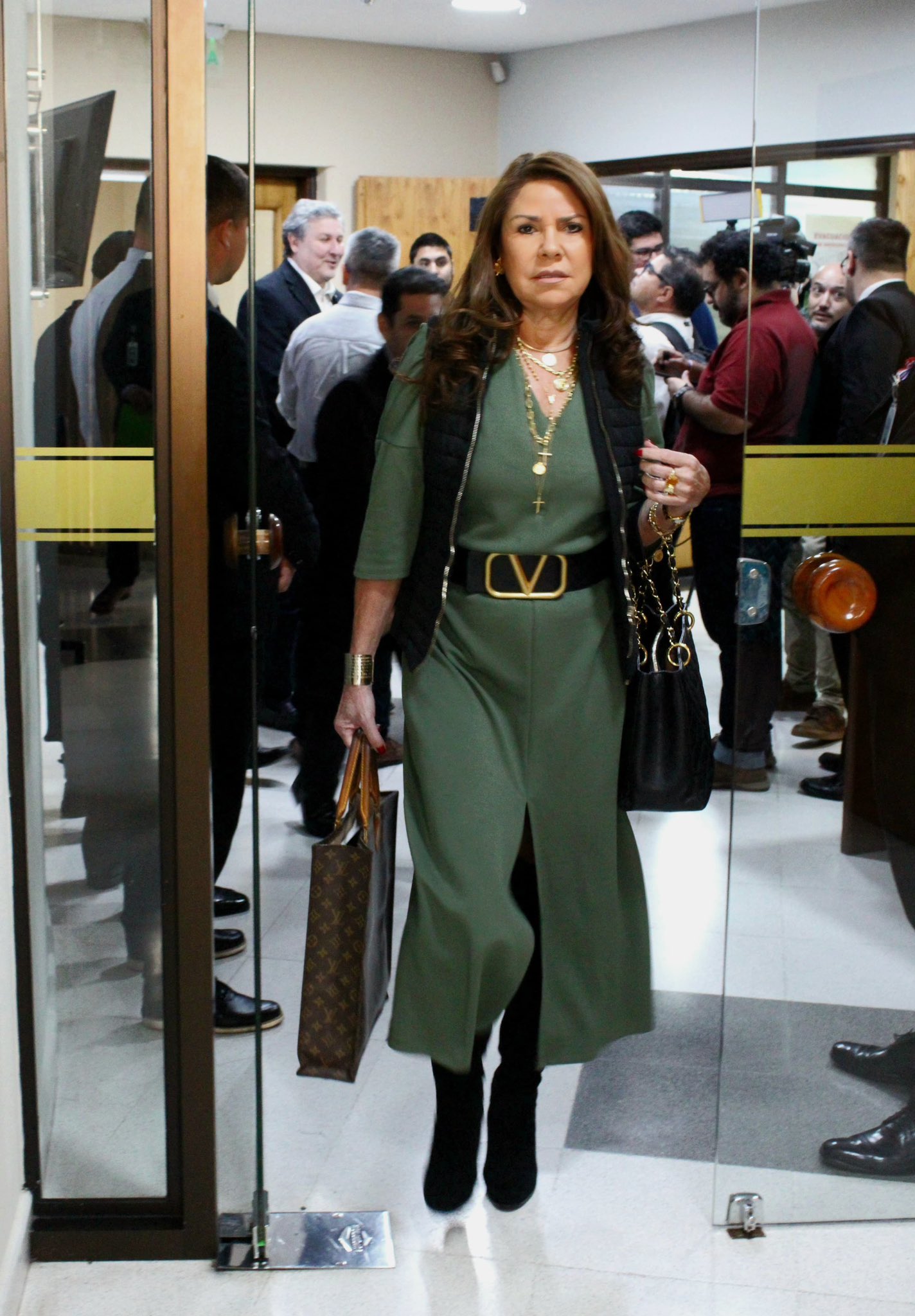 Senadora Celeste Amarilla pone en liquidación su clóset de lujo