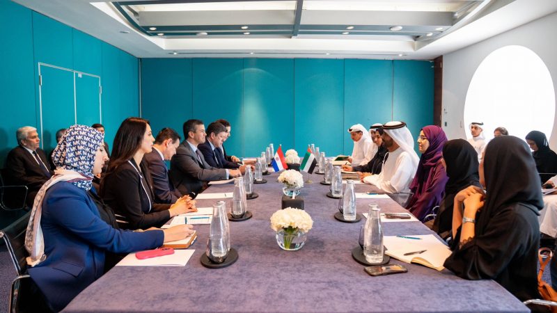 Santiago Peña se reúne con autoridades y empresarios de Emiratos Árabes Unidos