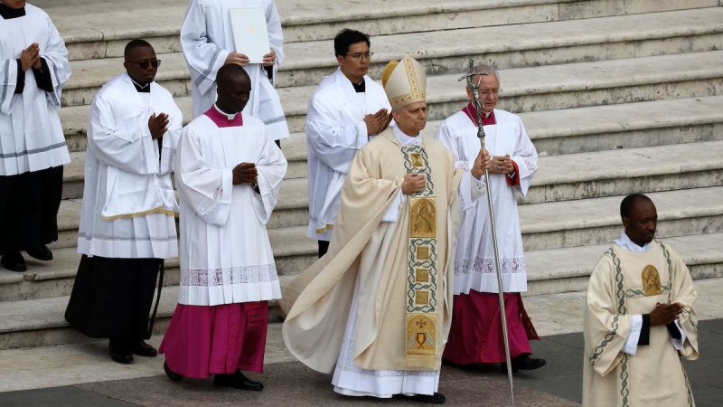 León XIV asume con un mensaje claro: unidad, continuidad con Francisco y paz global