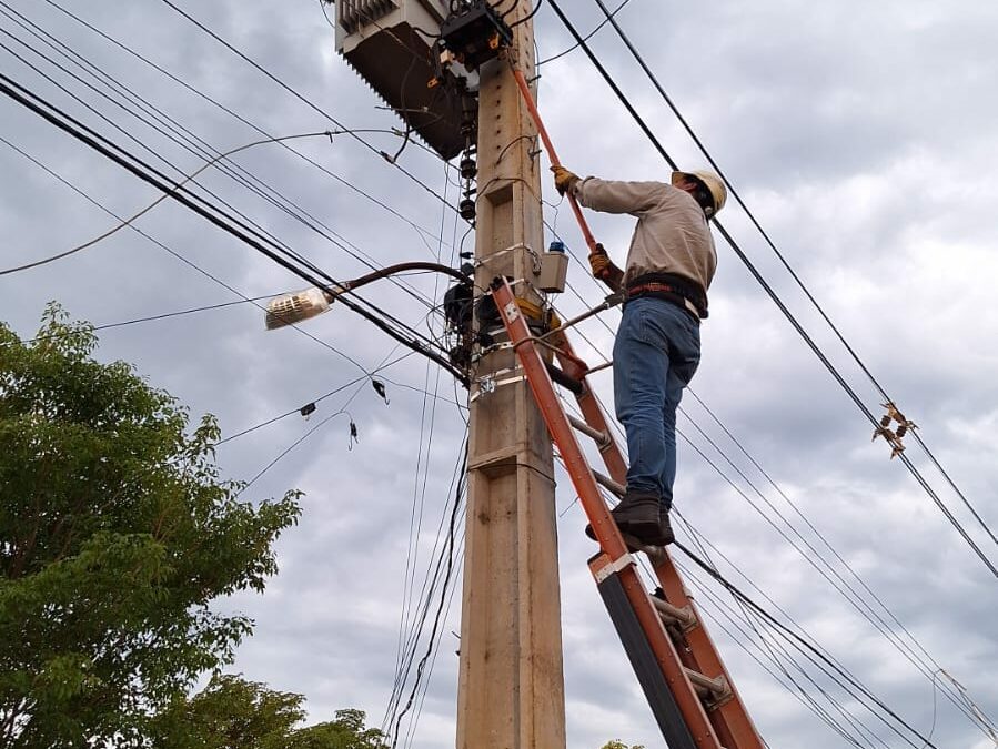 Tormenta provoca cortes de energía eléctrica en varias zonas del país